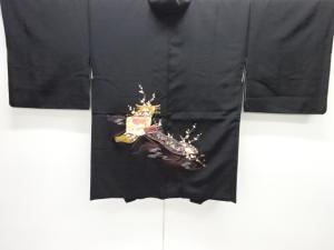 掛け軸に枝梅模様絵羽織